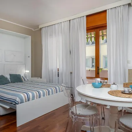 Guesthost - Lovely In Apartamento Grado