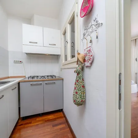 Guesthost - Lovely In Apartamento Grado